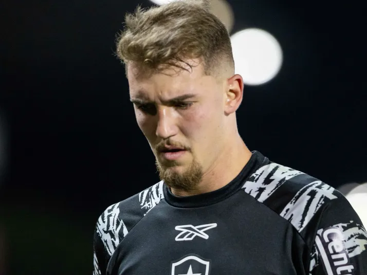 Davide Ancelotti sai em defesa de Léo Linck no Botafogo