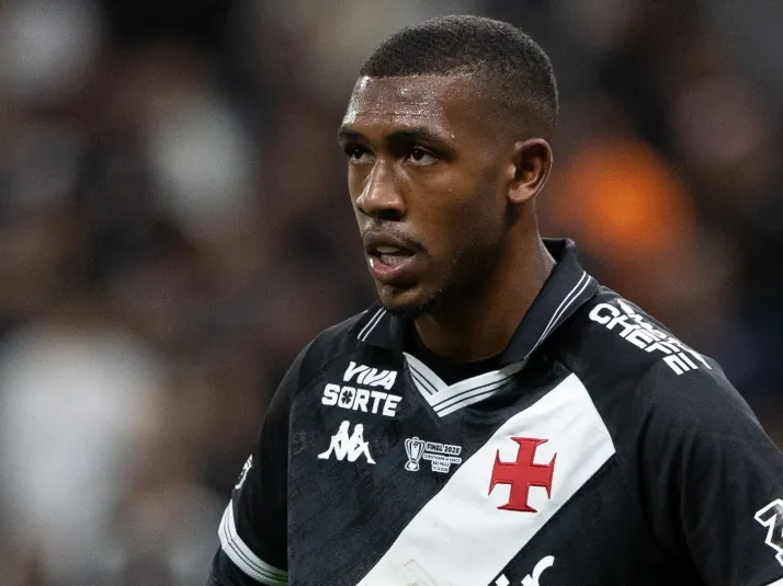 Newcastle quer contratar Rayan e 'topa' deixar atacante no Vasco até junho de 2026