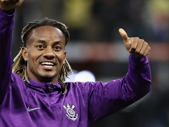 Corinthians busca renovar com André Carrillo; meia tem contrato até o fim de 2026