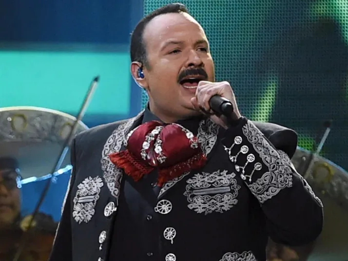 Pepe Aguilar entonará el himno mexicano en el Clásico ante Chivas