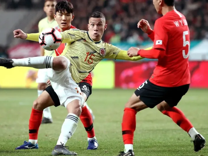 Mateus Uribe fue titular y capitán en la Selección Colombia