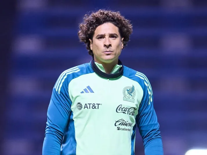 Experto pide a Guillermo Ochoa de titular por encima de Luis Malagón