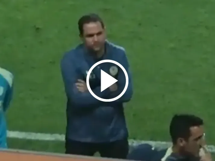 Así explotó André Jardine ante el VAR por echar atrás la roja de Moreno