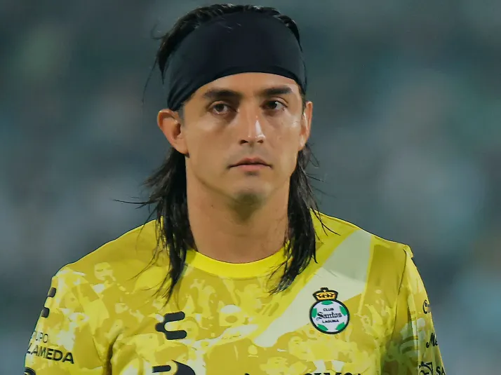 Acevedo provoca rumores del América con una foto que sería una pista