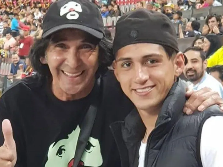 Alan Pulido presumió su encuentro con Cepillín en el Estadio Jalisco