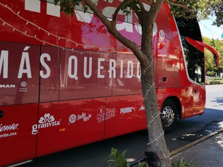 Llegada de Chivas causa revuelo en la ciudad de Mérida