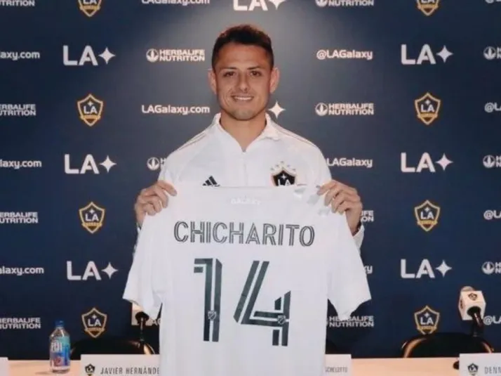 "Chicharito" no pudiera llegar cedido a Chivas por esta regla