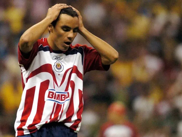 Omar Bravo y el error que le pudo costar su debut con Chivas