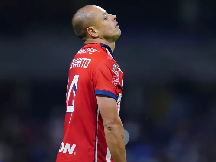 Chicharito y Cone Brizuela no jugarían en Chivas vs. Rayados