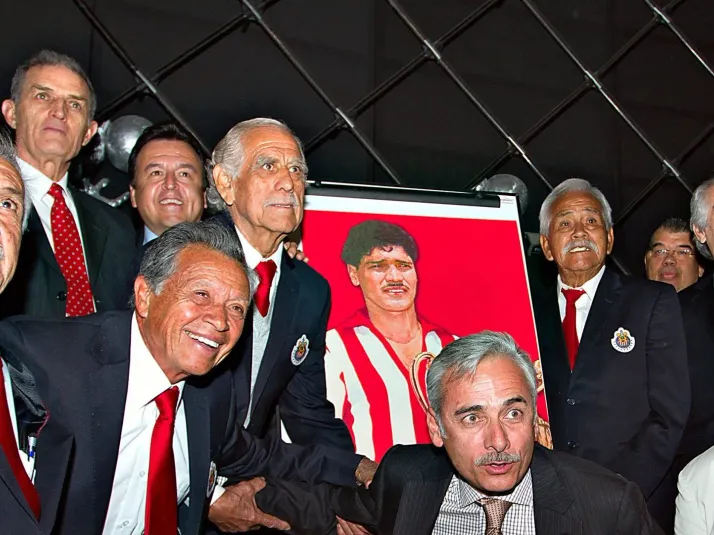 Chivas, primer mexicano en ganar en Europa hace 60 años