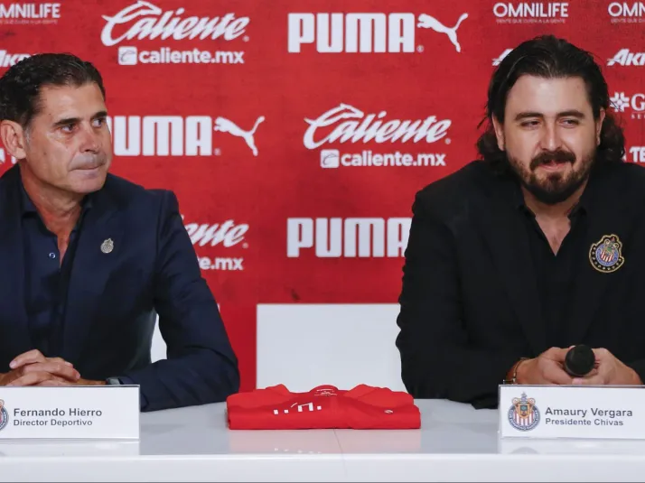 Fernando Hierro, cerca de definir su futuro en Chivas