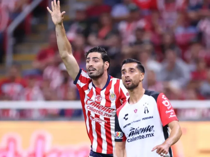 Pollo Briseño reclamó a reportero durante el Clásico Tapatío