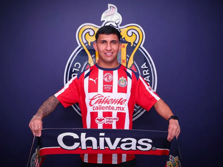 Cotorro González y su felicidad por ser jugador de Chivas