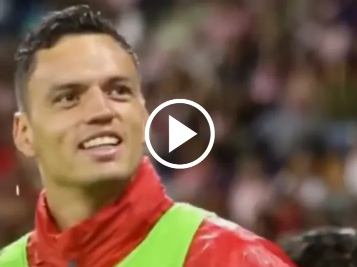 Óscar Whalley cantó como un aficionado más de Chivas