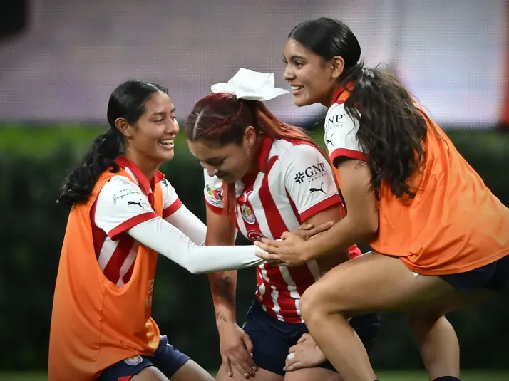 Exjugadora de Chivas Femenil brilla en área de prensa de otro club
