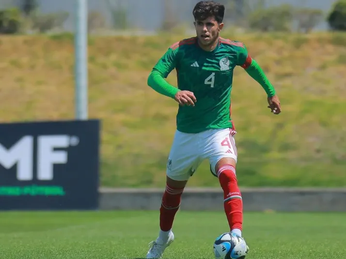 Señalan a Milito de ser el responsable de la salida de Méndez de Chivas