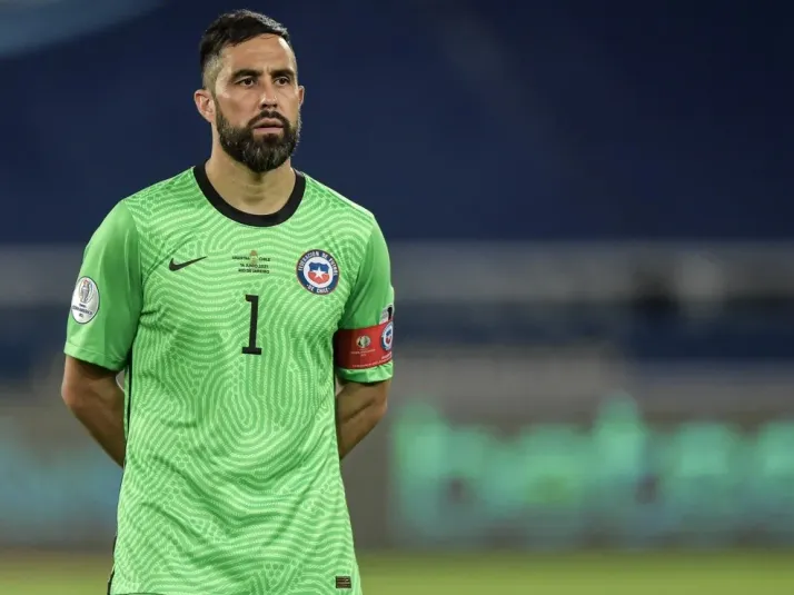 Ex preparador de la selección chilena defiende a Claudio Bravo