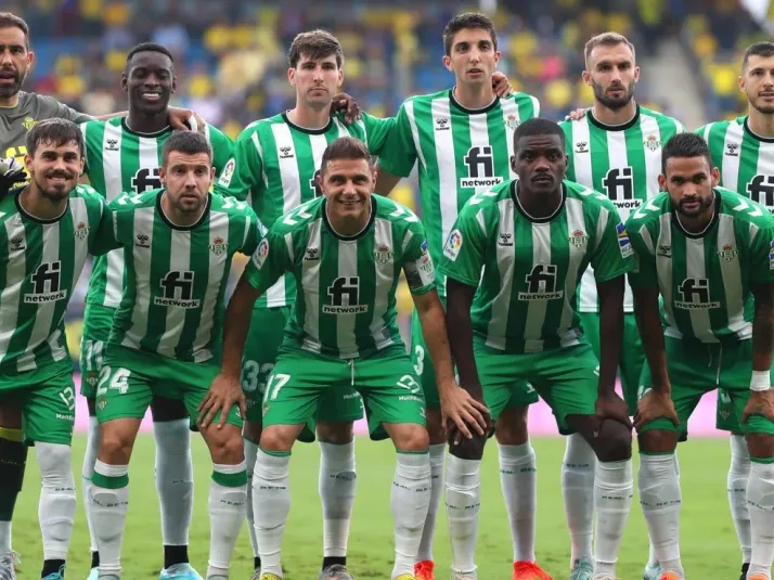 Bravo fue figura en la igualdad del Betis ante el Cádiz en España