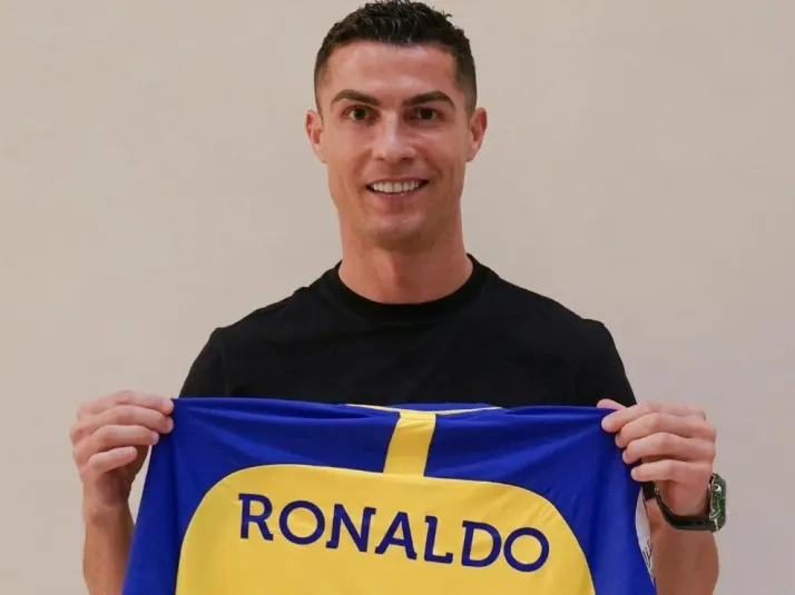 Ex Manchester United se ensaña con CR7 por partir a Arabia Saudita