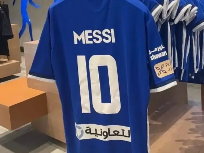 Archirrival de equipo de CR7 vende camiseta con el nombre de Messi