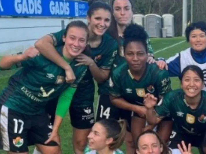 La Bombardera rompe el arco en su primer partido en España