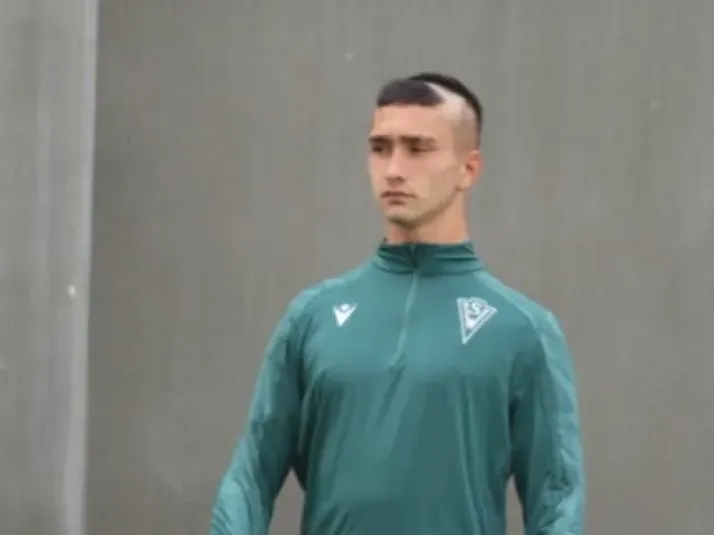 Hijo de Campeón de América con albos hace sus primeras armas en Wanderers