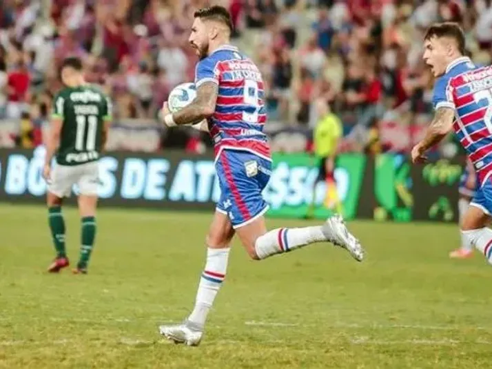 Lucero anota, pero no evita eliminación del Fortaleza en Brasil