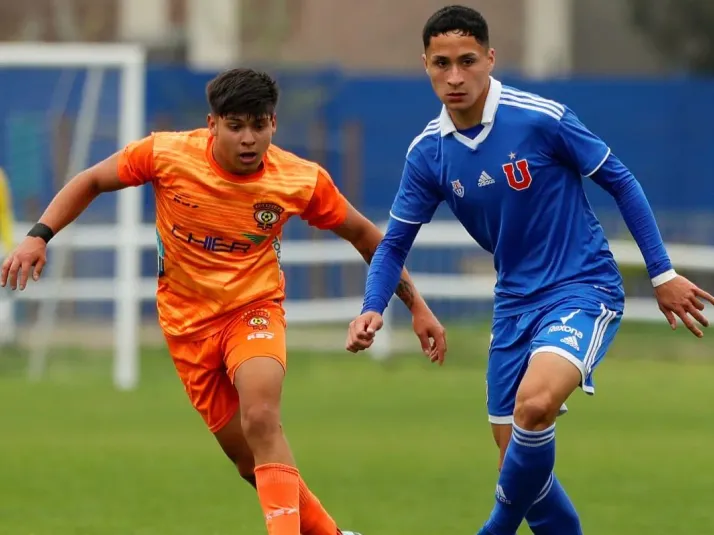 La U deja escapar al lateral que pudo salvar a Pellegrino por la izquierda