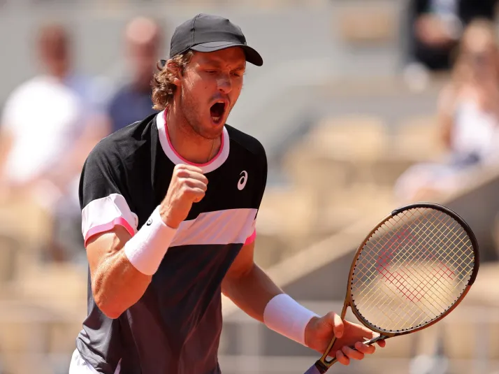 Nicolás Jarry enfrenta a Stefanos Tsitsipas por los octavos del ATP de Halle