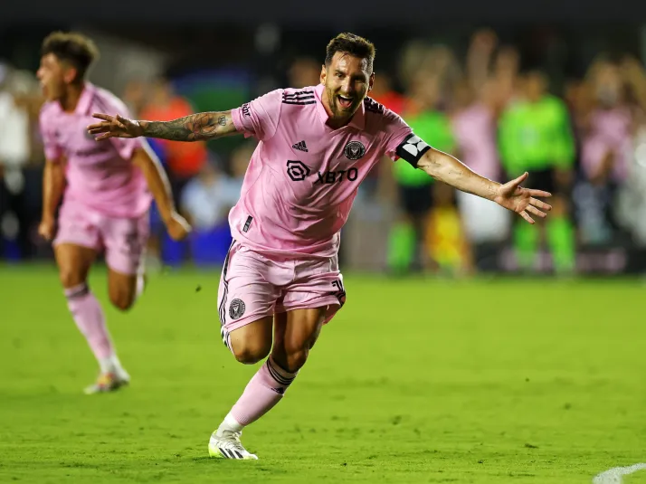 Ídolo del Cruz Azul furioso con los jugadores que le pidieron la camiseta a Messi