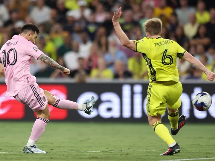 No se cansa: Golazo de Lionel Messi en la final de la Leagues Cup