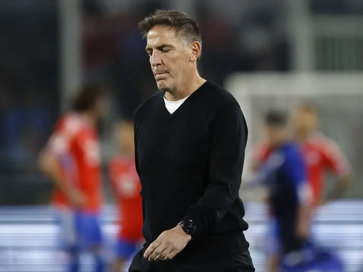Leyenda de Paraguay sobre pifias a Eduardo Berizzo en Chile: "No es novedad para él, acá también"