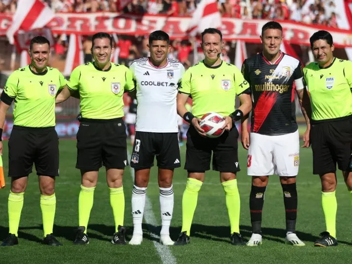 Las tarjetas personalizadas de Ángelo Hermosilla en su último partido profesional