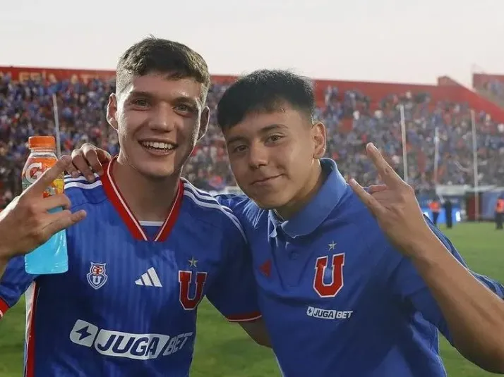 Jugadores de la U protegen del bullying a canteranos del plantel