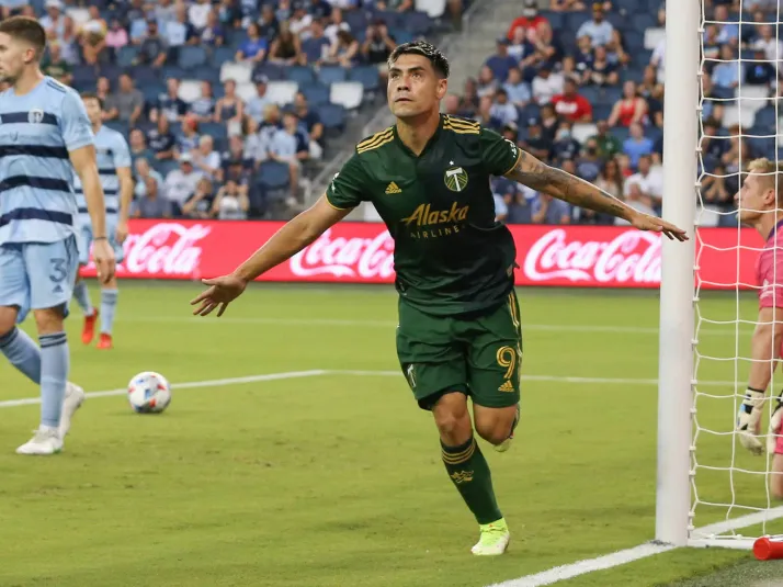 Ex goleador de Universidad de Chile sorprende con ayuda a damnificados por incendios forestales