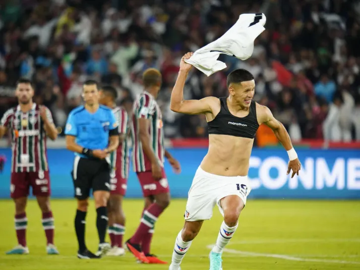 Lo pidió Almirón: fallido fichaje de Colo Colo marca gol clave en la Recopa Sudamericana