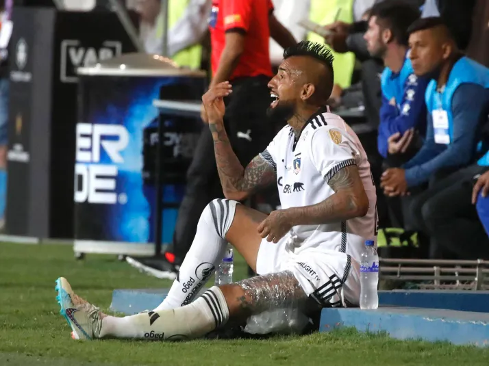 Ex Colo Colo echa al agua a Arturo Vidal: Revelan que llega entre algodones a duelo ante Sportivo Trinidense