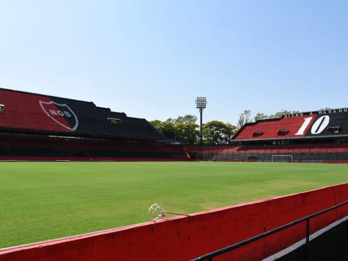 Lo despidieron de Colo Colo y días después está cerca de llegar a Newell’s