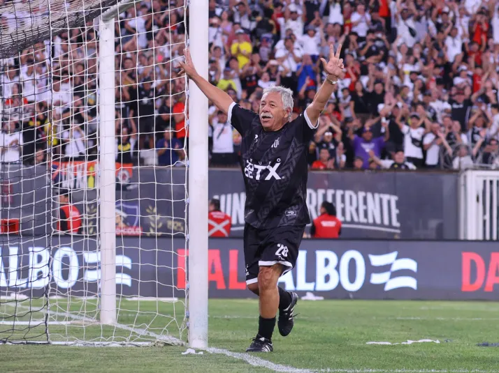 El emotivo saludo de Colo Colo a Carlos Caszely