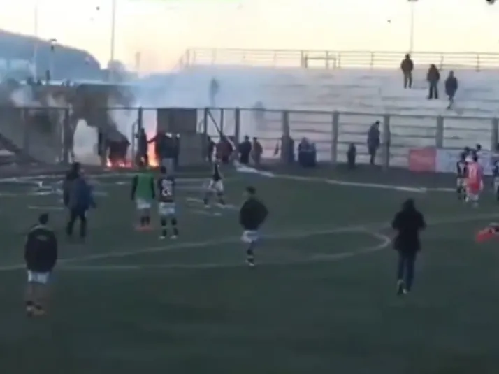 Naval vs Lota termina con un niño y el padre de un jugador apuñalados