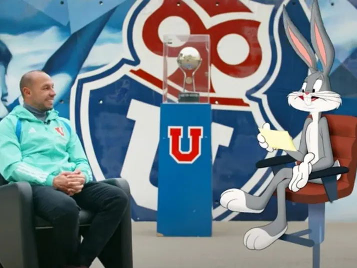 Marcelo Díaz es entrevistado por Bugs Bunny en la previa del Superclásico