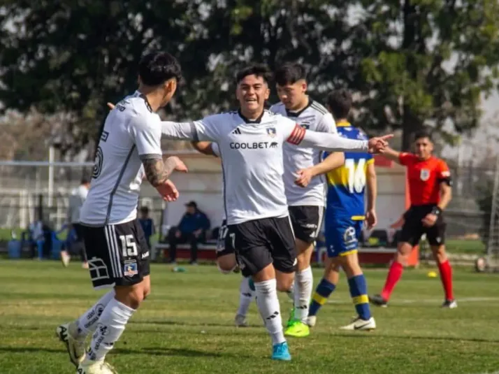 Pasó colado: El golazo de chilena de un juvenil de Colo Colo