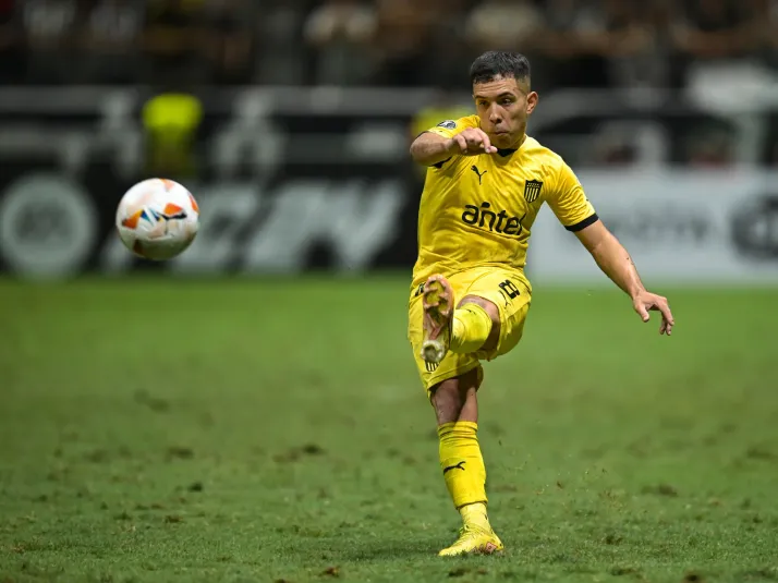 El exazul Leo Fernández anotó un golazo y dio genial asistencia en solo 10 minutos