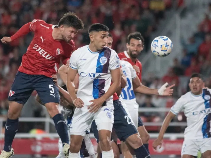 Felipe Loyola celebra gol, pero a Independiente se le escapa el triunfo ante Godoy Cruz