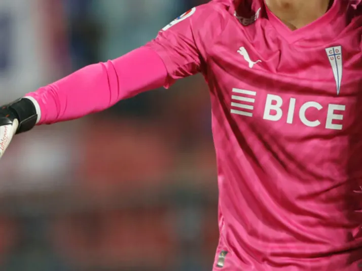 El arquero que toma fuerza en la UC para reemplazar a Gillier