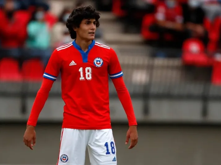 Delantero que dejó la selección chilena por la peruana vive duro momento