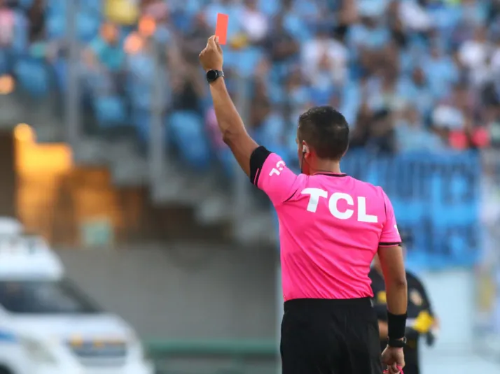 Histórica sanción en el fútbol chileno: jugador recibe 20 fechas de suspensión