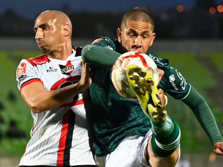 Apuntan a jugador de Primera B por acordar con otro equipo a horas de perder el ascenso