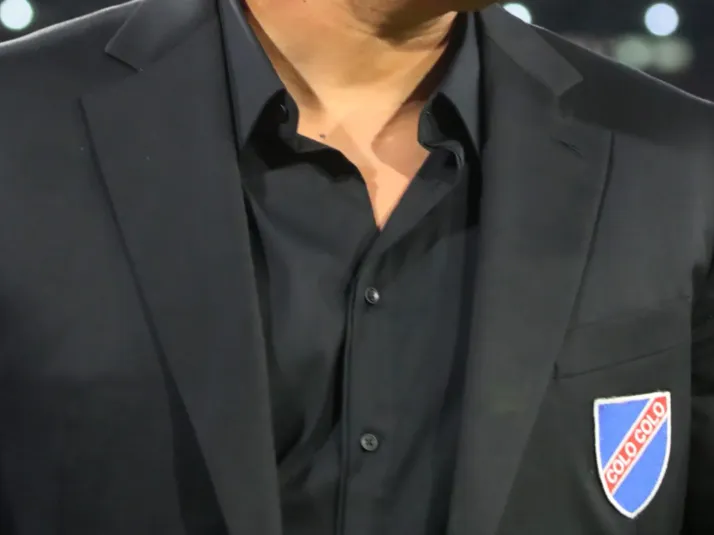 Los tres DT que la IA recomienda a Colo Colo para reemplazar a Almirón