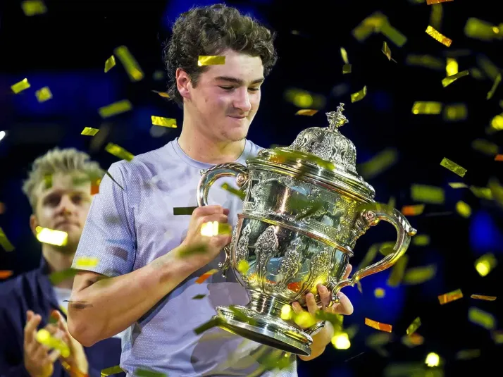 El sucesor de Roger Federer ya está aquí: ganó su primer gran torneo y entró al Top 30